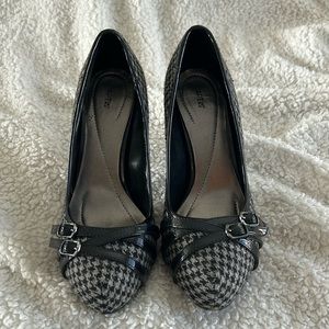 NWOT Gray and Black checkered heels.